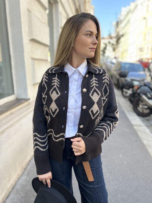 Strickjacke mit Knöpfen