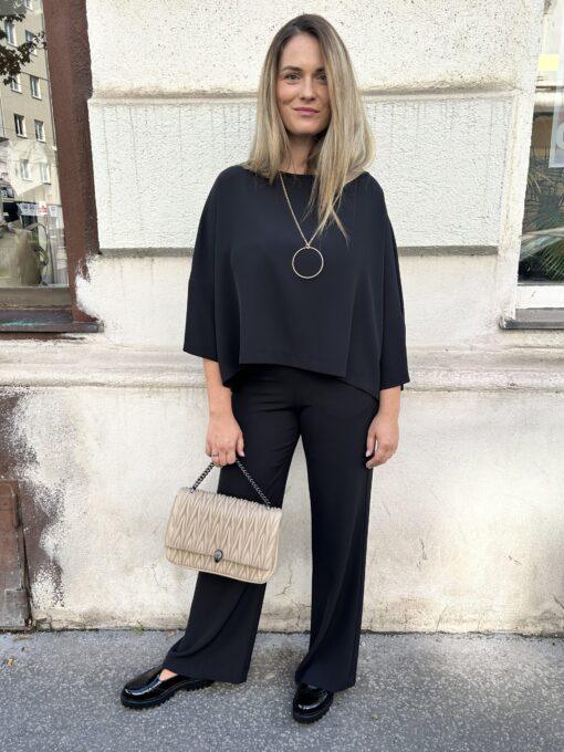 Luftiges Set mit Hose & weitem Oberteil – mit goldener Kette