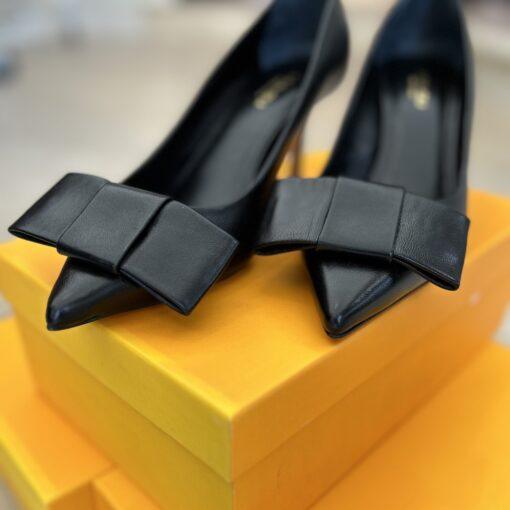 Schwarze Pumps aus Leder mit Schleifendetail