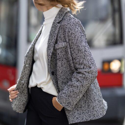 Zeitloser Blazer – Schwarz-Weiß schattiert