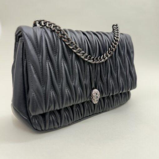 Elegante, mittelgroße Ledertasche in Schwarz