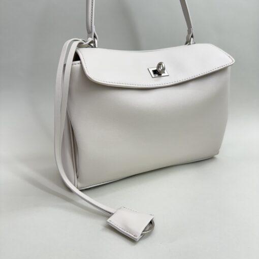 Mittelgroße Ledertasche in gebrochenem Weiß