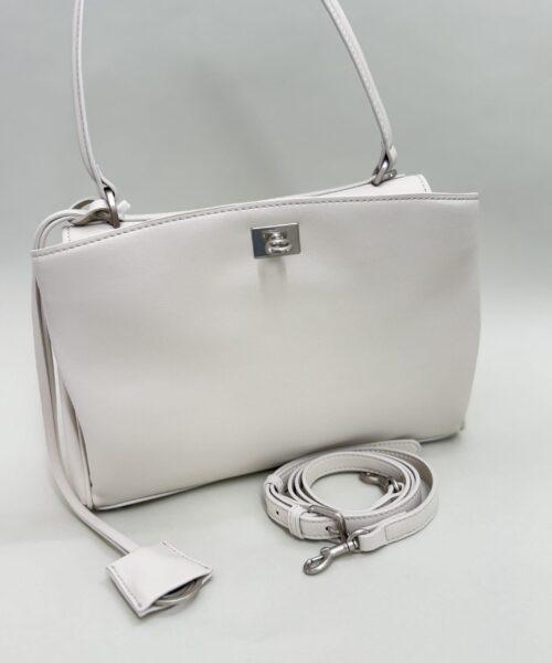 Alternative view of Mittelgroße Ledertasche in gebrochenem Weiß